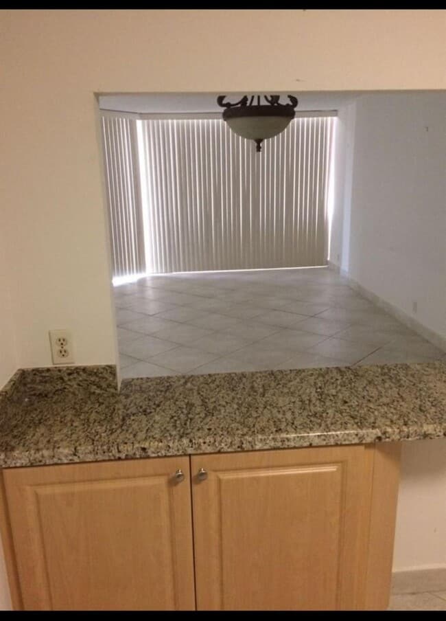 Building Photo - 1865 Brickell Ave