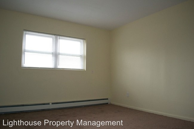 Building Photo - 2718 44th St SE