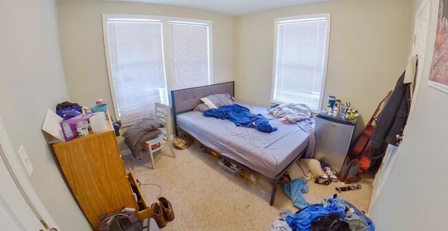 Building Photo - 3D Tour Available - 1.5 Blocks to Campus + Washer & Dryer + Off Street Parking + Pet Friendly! Av...