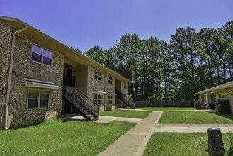 Building Photo - 400 Pine Burr Ln