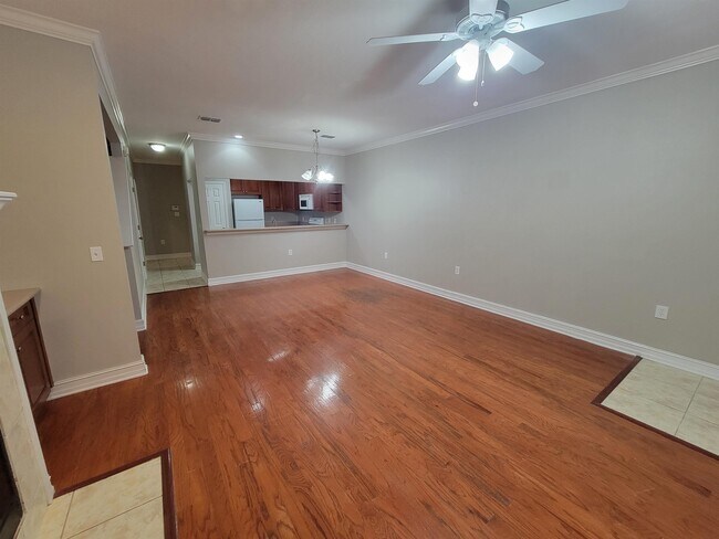 Building Photo - 1517 Crescent Hills Dr