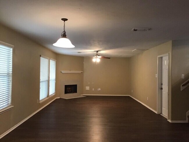 Building Photo - 10406 Iris Lake Ct