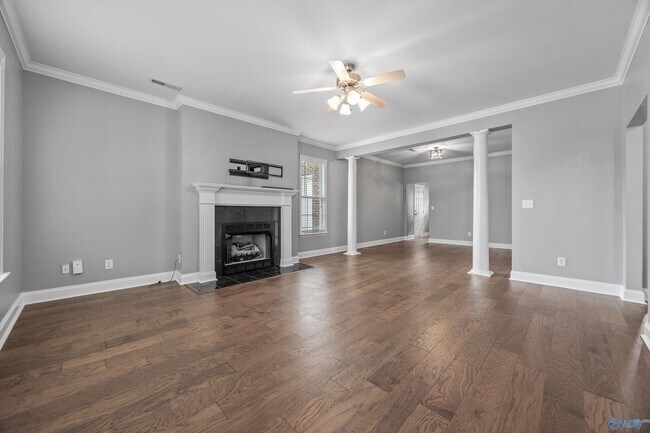 Building Photo - 5104 Frankford Dr SE