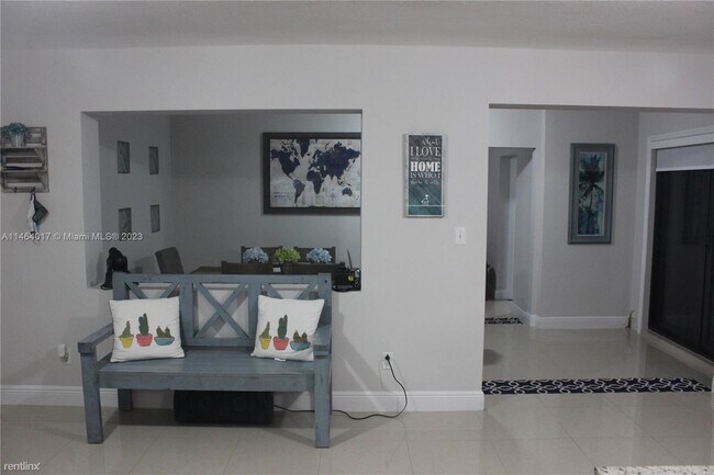 Foto del edificio - 3 br, 1.5 bath House - 1015 SW 82nd Ave