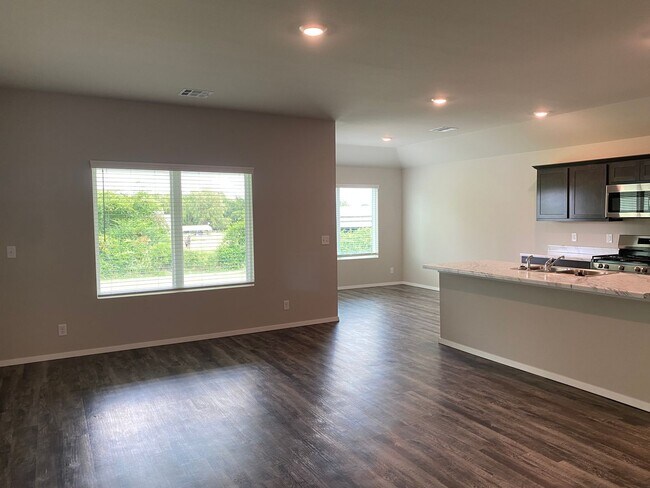 Foto del edificio - Welcome to your beautiful 4 bedroom, 2 bath home in Broken Arrow School district!