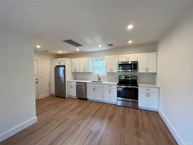 Foto del edificio - 301 Montauk Hwy