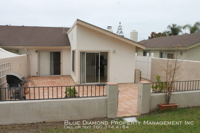 Building Photo - 2 BR, 2 BA duplex in West Carlsbad