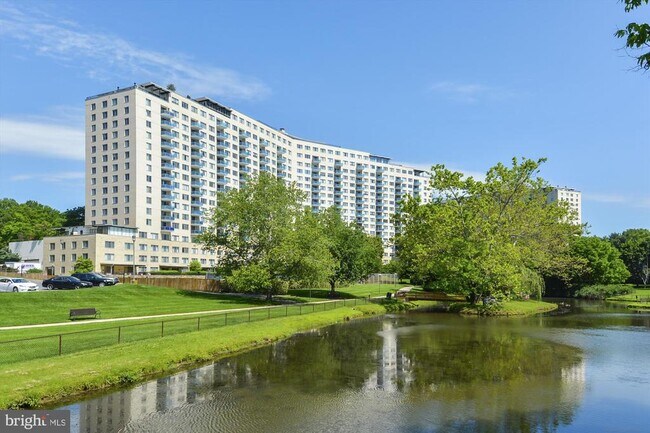 Foto del edificio - 10201 Grosvenor Pl
