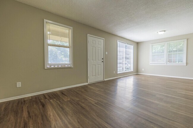 Foto del edificio - 1024 Mendenhall Cove