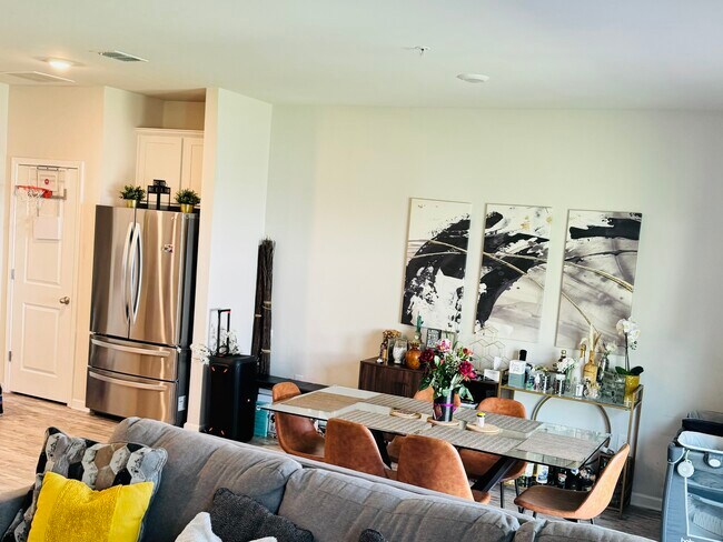 Foto del edificio - 1167 Arrowlake Rd