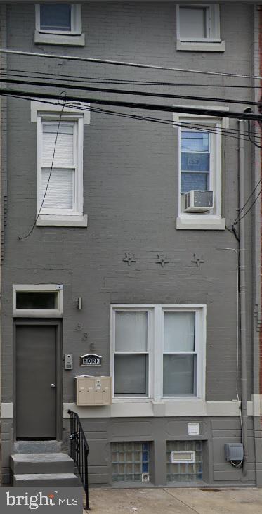 Primary Photo - 635 W York St