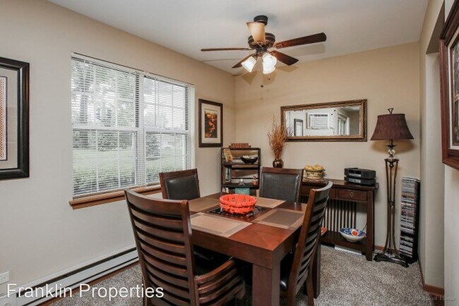 Building Photo - 220-248 S Rush St