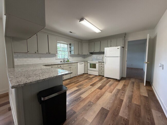 Foto del edificio - 3 Bedroom/1 Bath home for rent