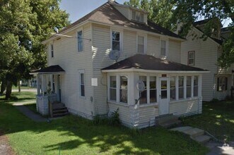 Building Photo - 919 Main St