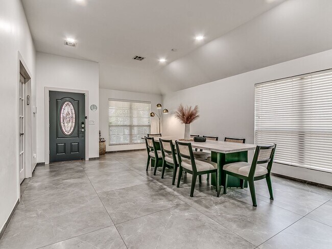 Building Photo - Stunning Home + North Rose Lake + Deer Creek Schools + 4 Bedrooms