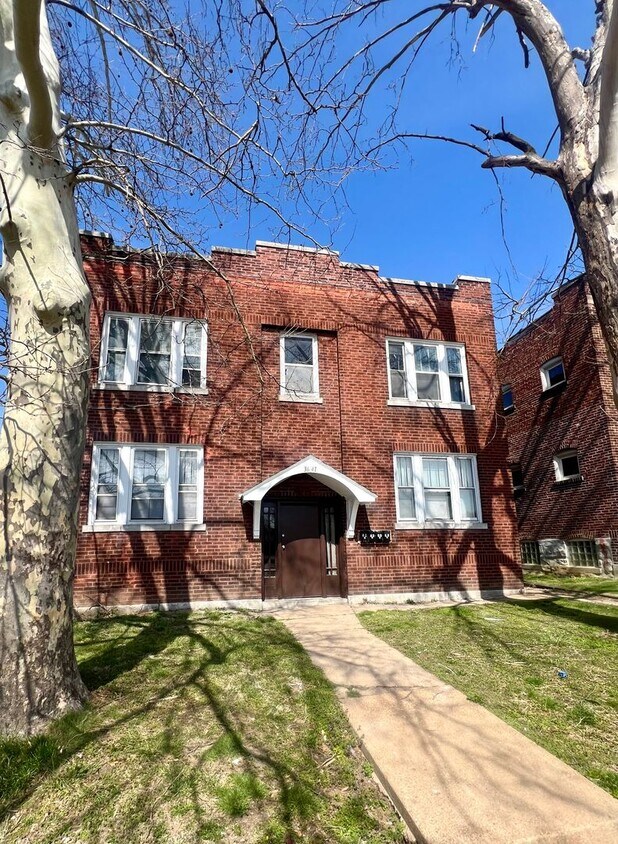 3641 Chippewa St Unit 2W, St. Louis, MO 63116 Room for Rent in St