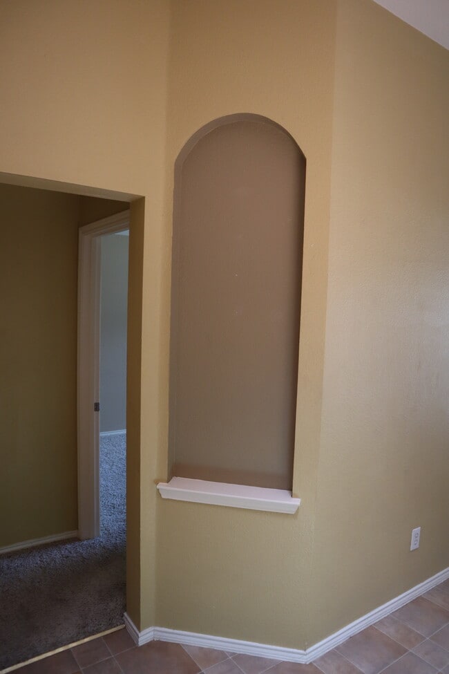 Building Photo - 1000 Warbler Ln