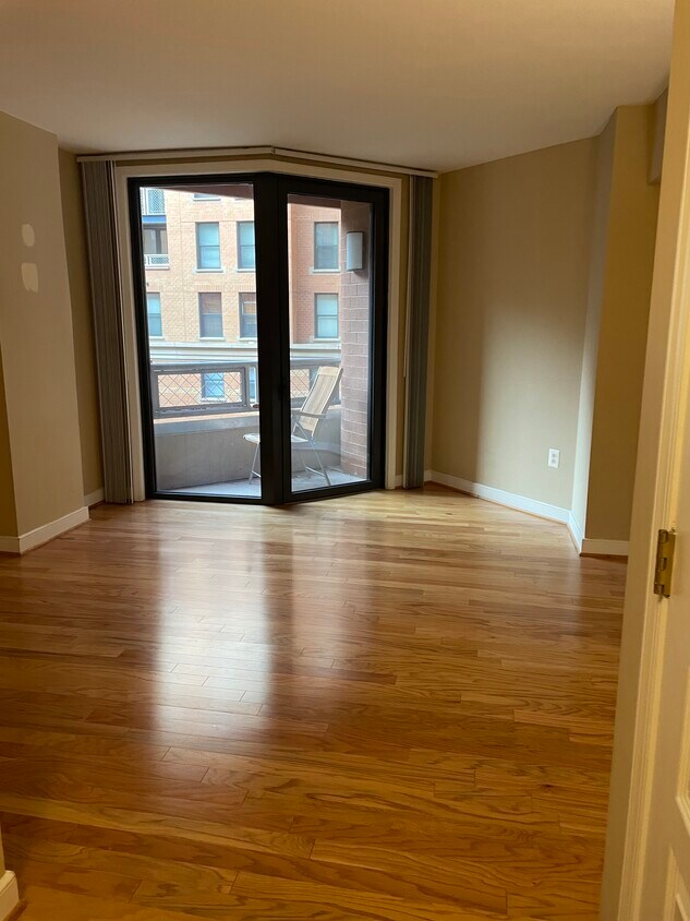 Primary Photo - 616 E St NW
