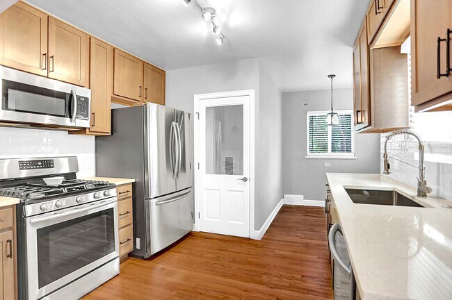Foto del edificio - Elegant Sunnyside home with covered patio by Rocky Mtn Lake Park