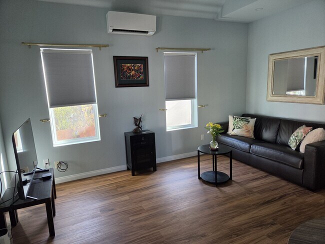 Foto del edificio - 6717 Rudnick Ave