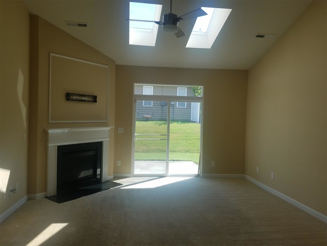 Building Photo - 10921 Coyote Ln