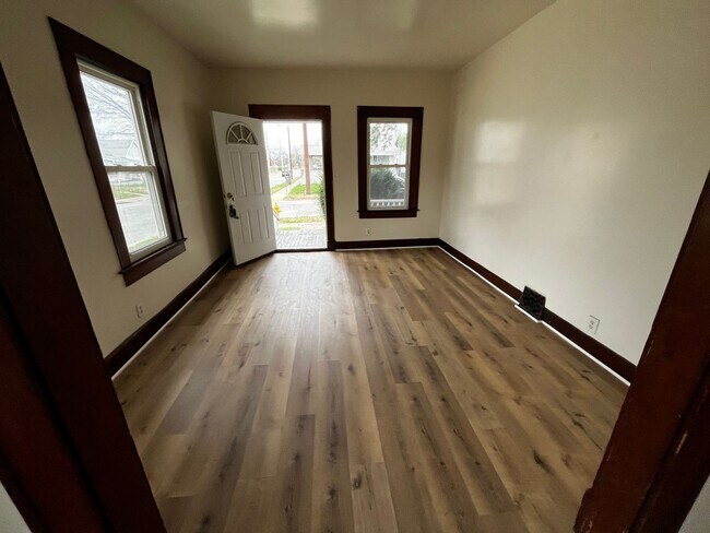 Foto del edificio - Available Now!