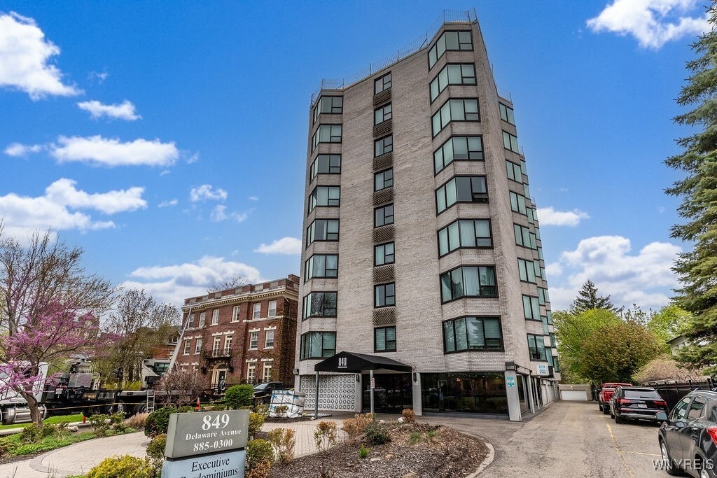 Foto principal - 849 Delaware Ave