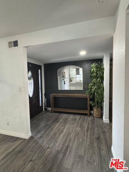 Foto del edificio - 9725 Kimberly Ave