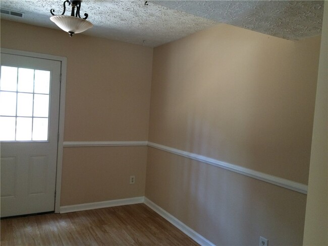 Building Photo - 1043 Dassow Ct