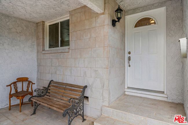 Building Photo - 816 Boxthorn Ave