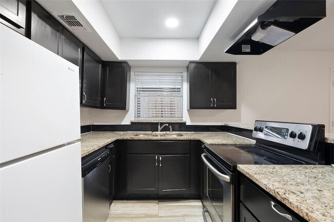 Foto del edificio - 4930 Windward Passage