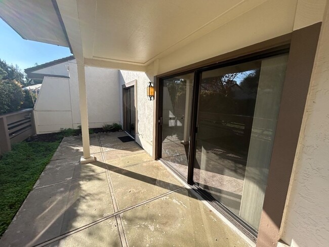 Foto del edificio - 6090 Montgomery Ct