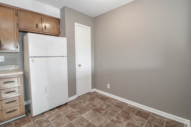Building Photo - 807 Golf View Pl
