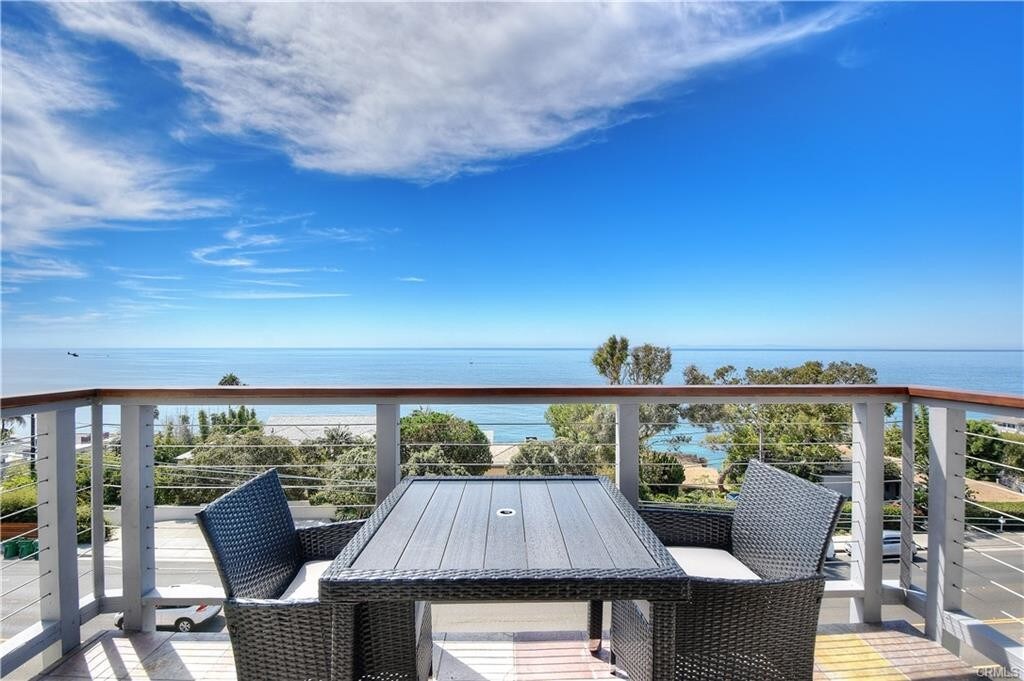 vista al mar - 222 Arch St