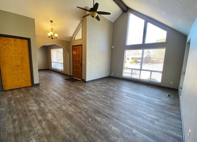Building Photo - HOUSE - VILLAGE OF OAK CREEK