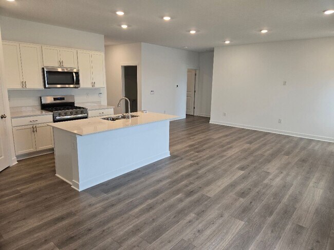 Building Photo - New Construction - Move in ready ranch home