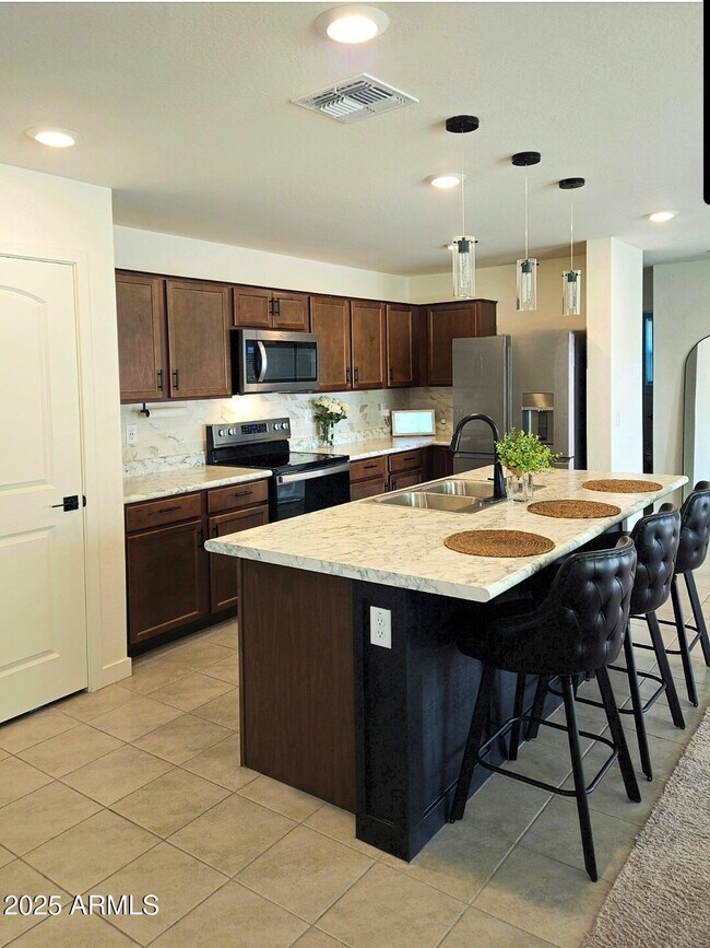 Foto del edificio - 18141 W Yavapai St