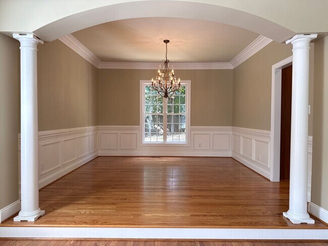 Foto del edificio - 7011 Edenderry Dr