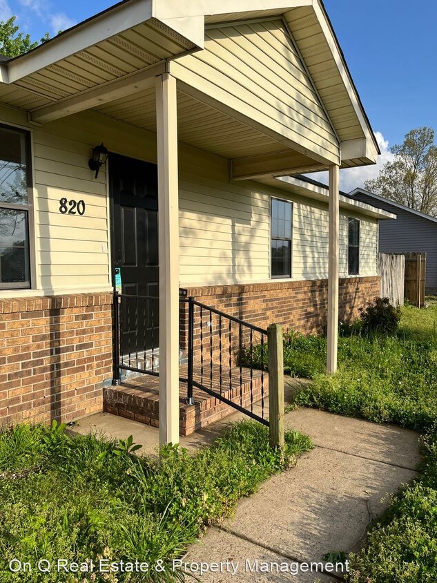 Primary Photo - 3 br, 1 bath House - 820 Smith Avenue