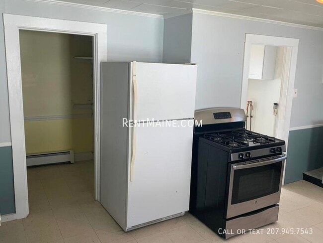 Building Photo - 322 Grove St