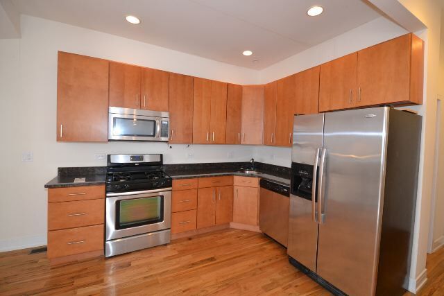 Building Photo - 2835 N Damen Ave