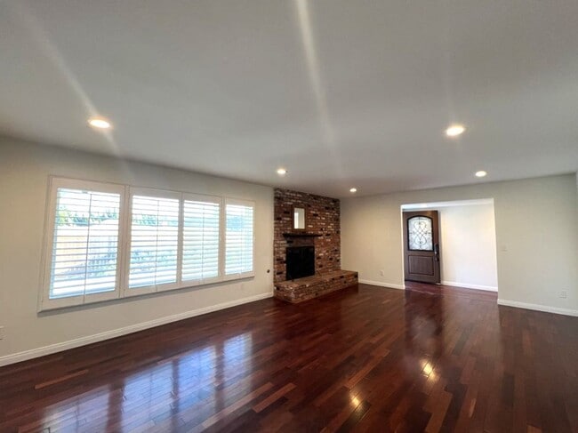 Building Photo - Charming and Spacious La Mesa Home