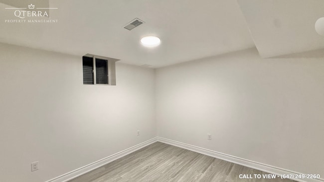 Building Photo - 10 Peer St