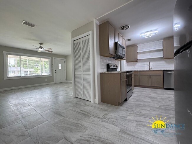 Building Photo - Charming 3-Bedroom Home Minutes from Eglin...