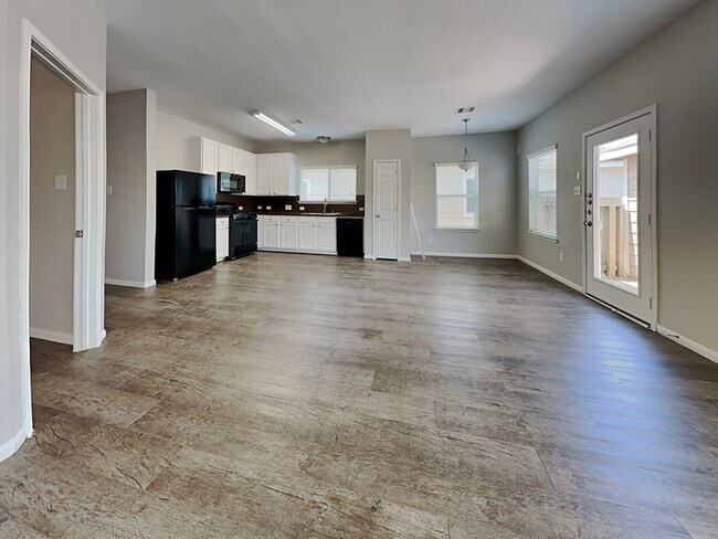 Foto del edificio - 4065 Mossy Pl Ln