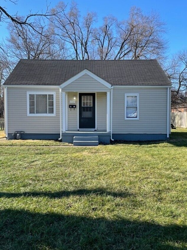 Foto principal - Available NOW! Darling 2 Bedroom Ranch