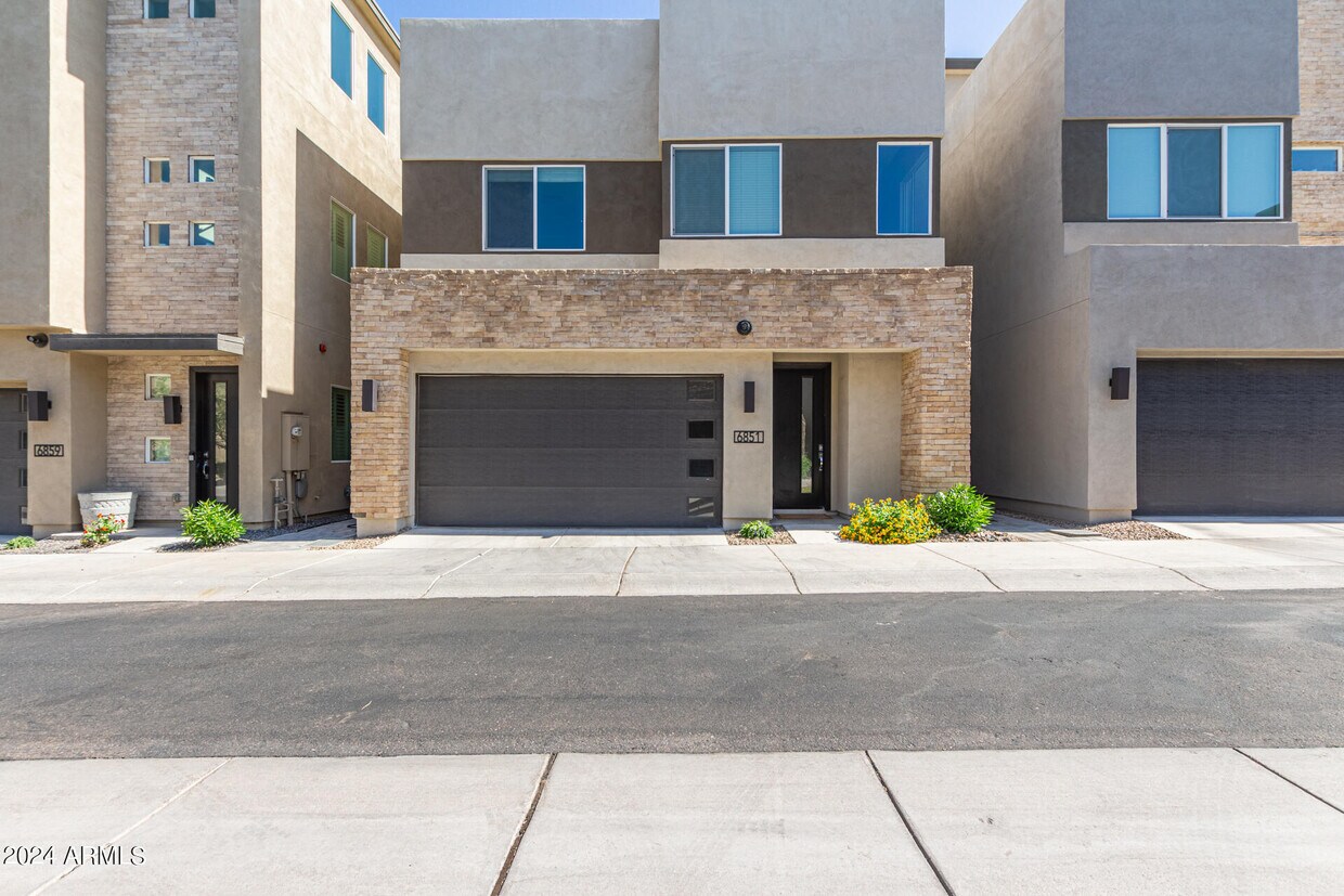 Primary Photo - 6851 E Orion Dr
