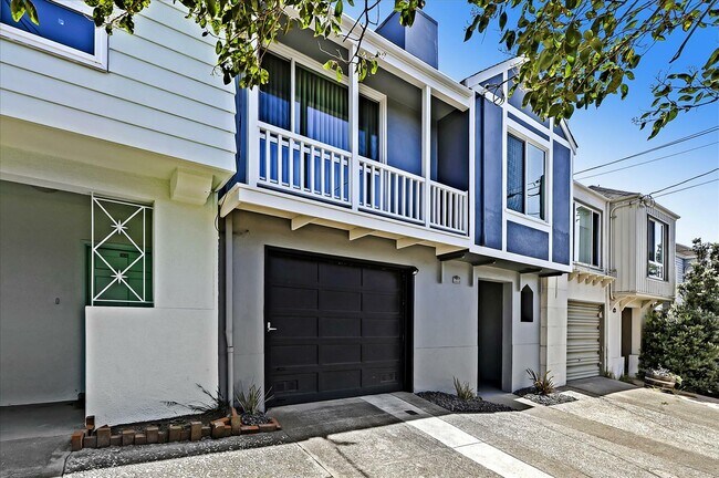 Building Photo - 2122 12th Ave