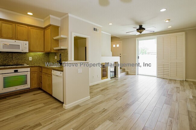 Foto del edificio - Bright & Updated 2BD/2.5BA Anaheim Condo with Dual Primary Suites, Patio & 2-Car Garage