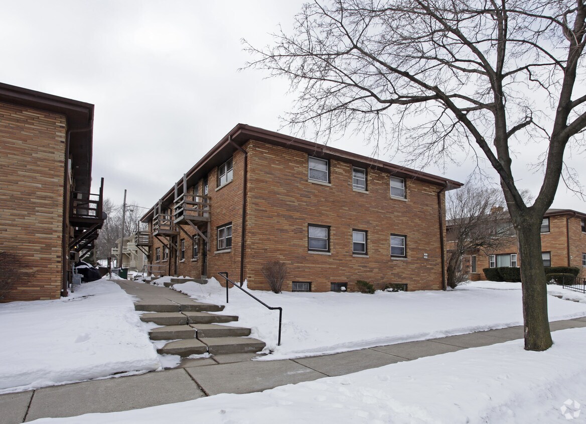 Building Photo - 1203-1205 E Singer Cir